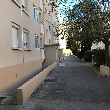 Quartier St Jean Du Calme Avec Parking Apartment *
